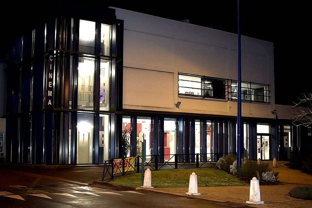 Bâtiment du cinéma - vue extérieure 1