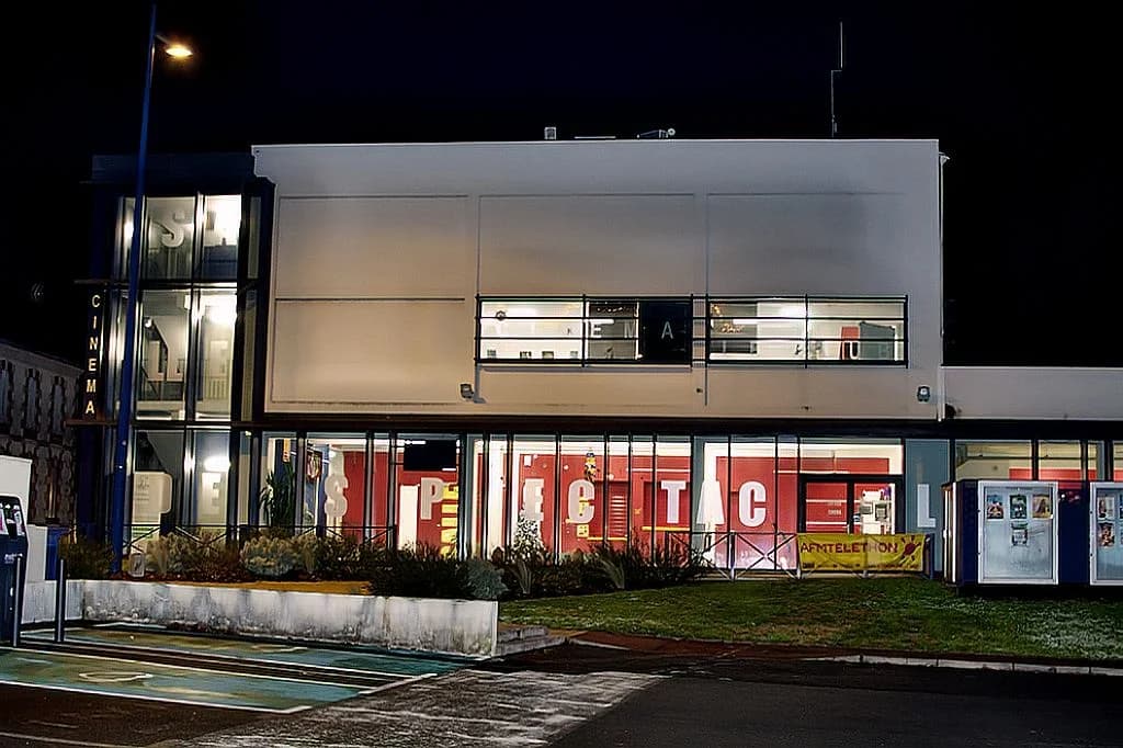 Bâtiment du cinéma - vue extérieure 2
